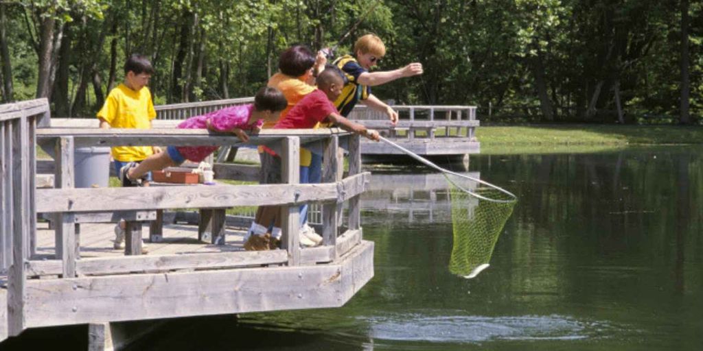 kids fishing